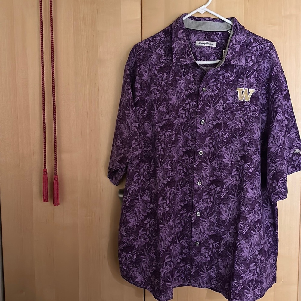 UW Huskies Tommy Bahama button down shirt